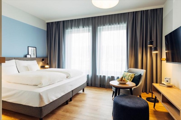 835137_841240.JPG