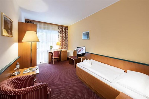zur_klause_bad_hall_850051545_100322_34480_21.JPG